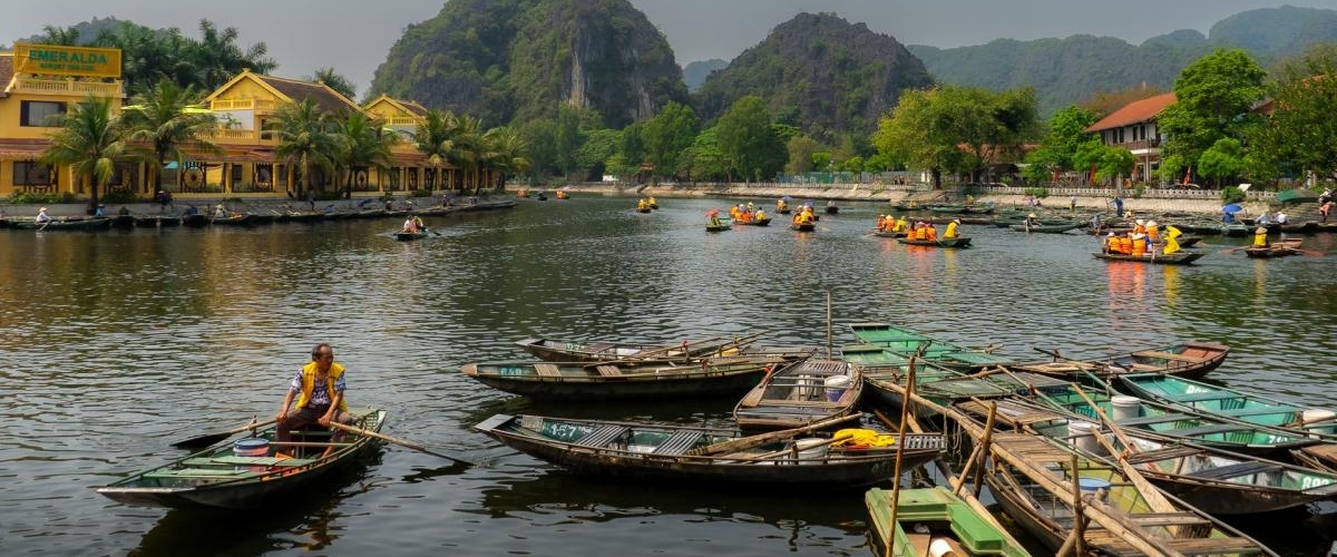 HOA LU - TAM COC - MUA CAVE - 1 DAY TRIP BY LIMOUSINE (Cycling)