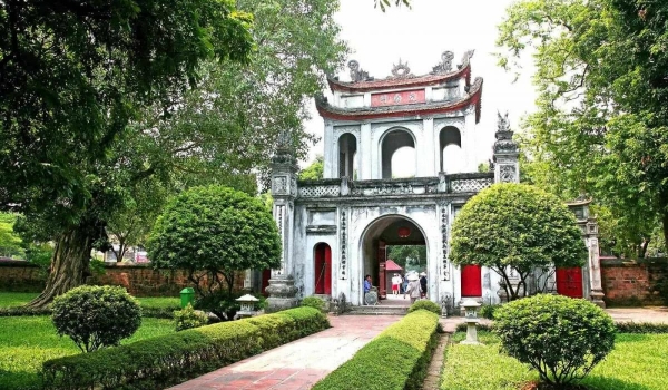 Discovery Inside Hanoi City by Jeep Experience