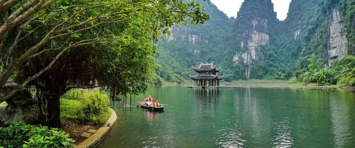 HOA LU - TAM COC - MUA CAVE - 1 DAY TRIP BY LIMOUSINE (Cycling)