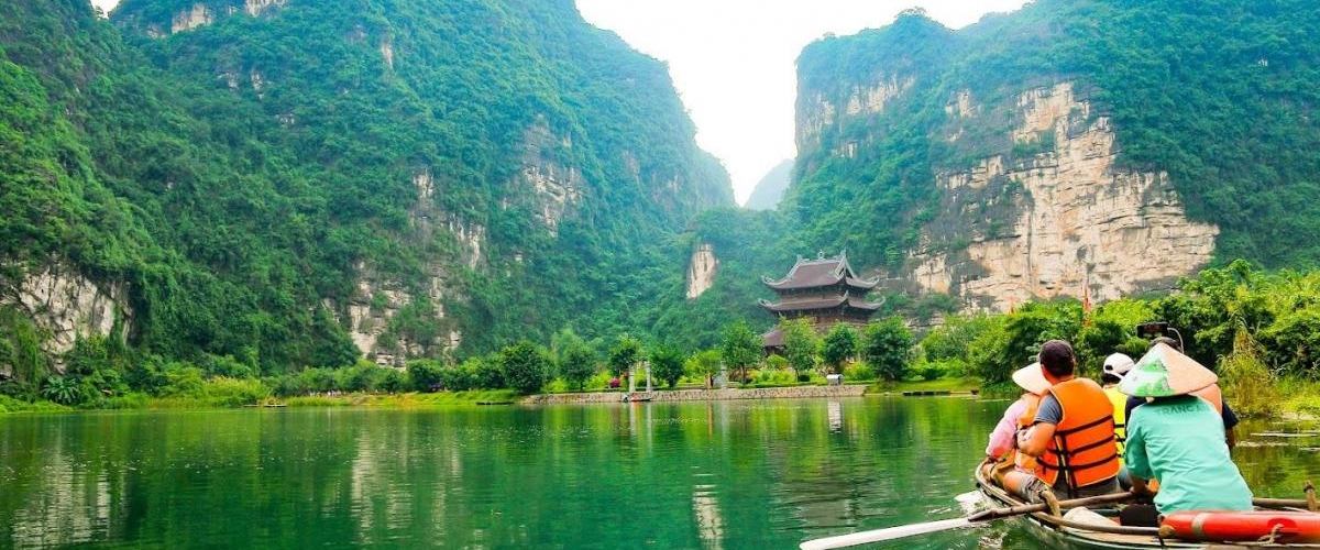 BAI DINH - TRANG AN - MUA CAVE -1 DAY TRIP BY LIMOUSINE