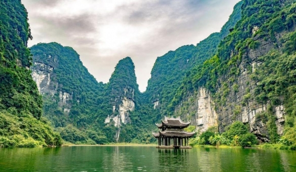 HOA LU – TRANG AN - MUA CAVE - 1 DAY TRIP BY LIMOUSINE (Cycling)