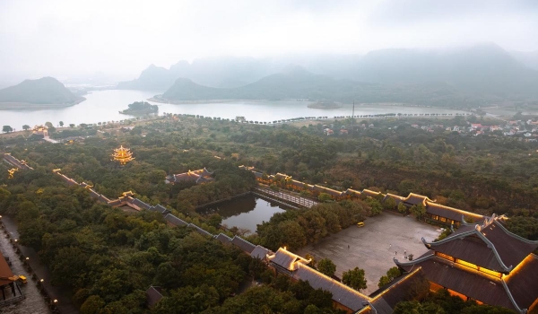 BAI DINH - TRANG AN - 1 DAY TRIP BY LIMOUSINE (Electric car)