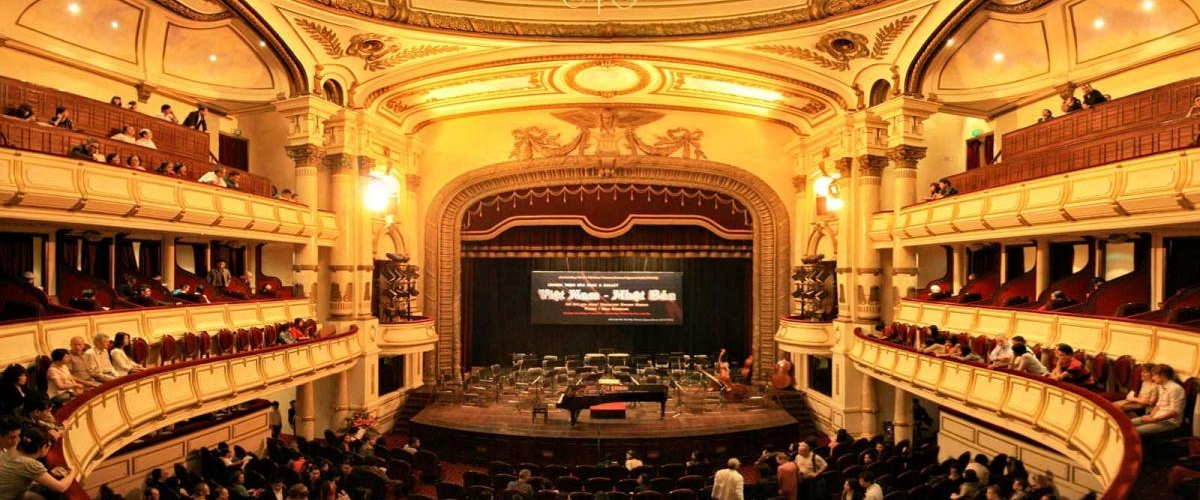 Exploring Jeep Tour Through the Red River Delta